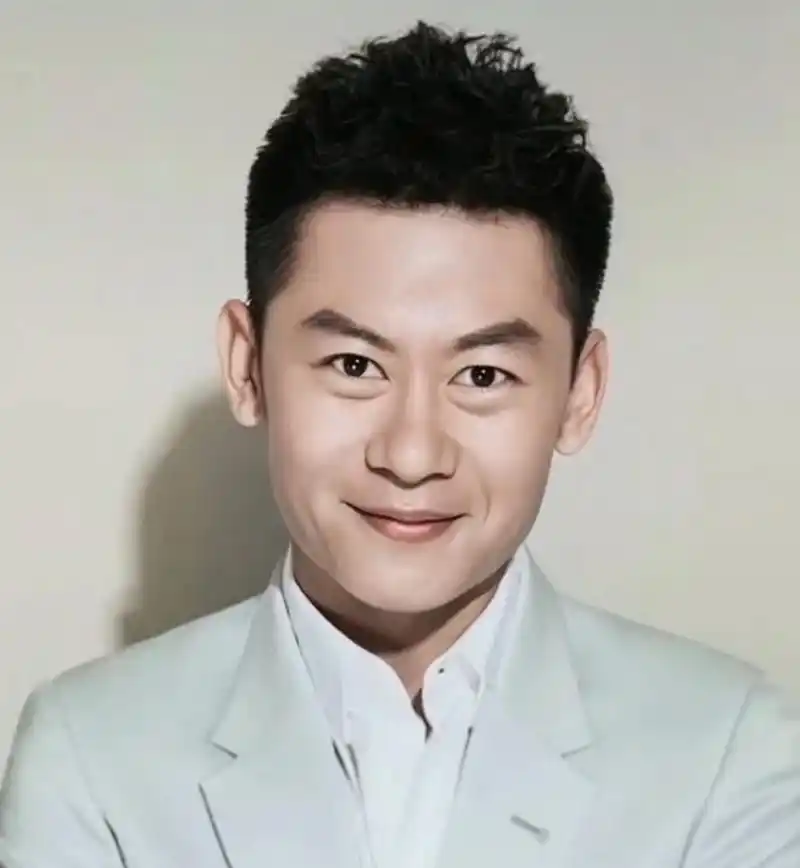 李健,一个电视剧狂飙中的扮演者,其实是一个非常低调的演员.
