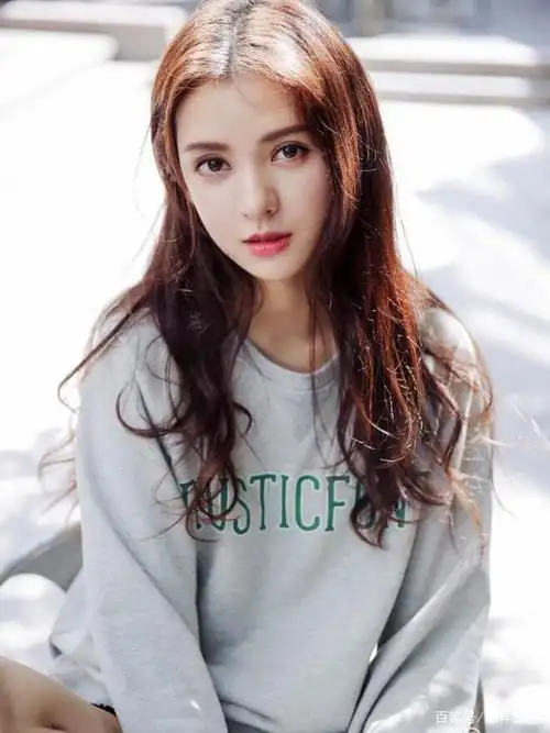 十四位混血儿或神似混血儿的明星,你知道几位?昆凌,杨颖等