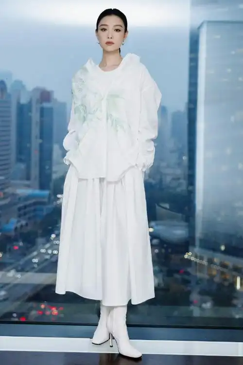 杨幂超话张小斐超话倪妮超话钟楚曦超话张雨绮超话娜扎超话王丽坤超话