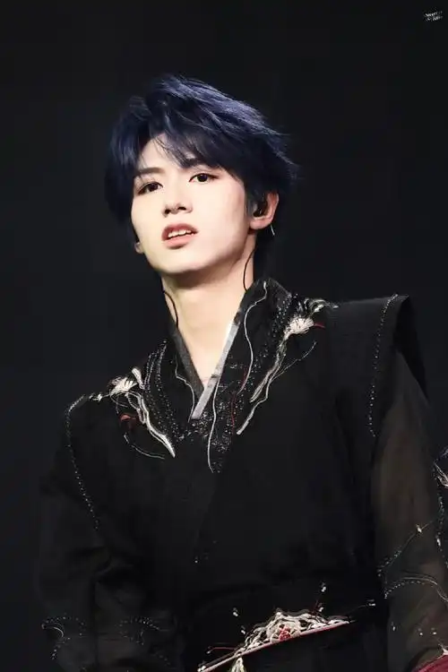 朱志鑫[超话]##朱志鑫蓝发