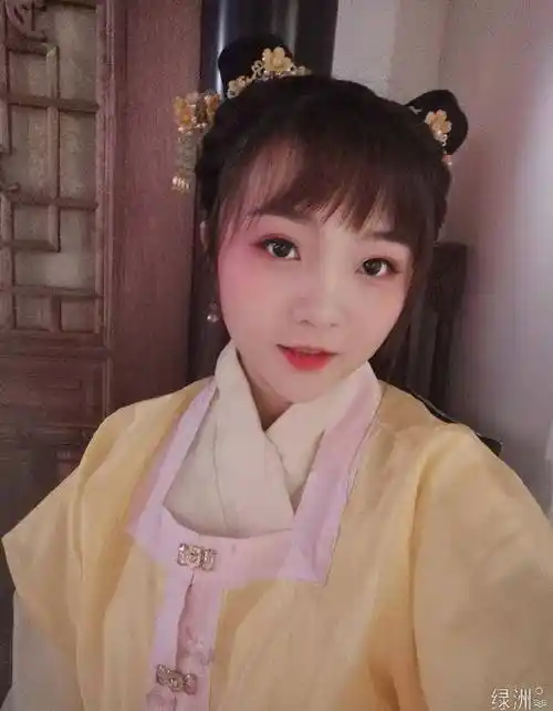 林妙可古装造型双丸子头灵动可爱,咏仪晒老公视角美照上演回眸杀_自拍