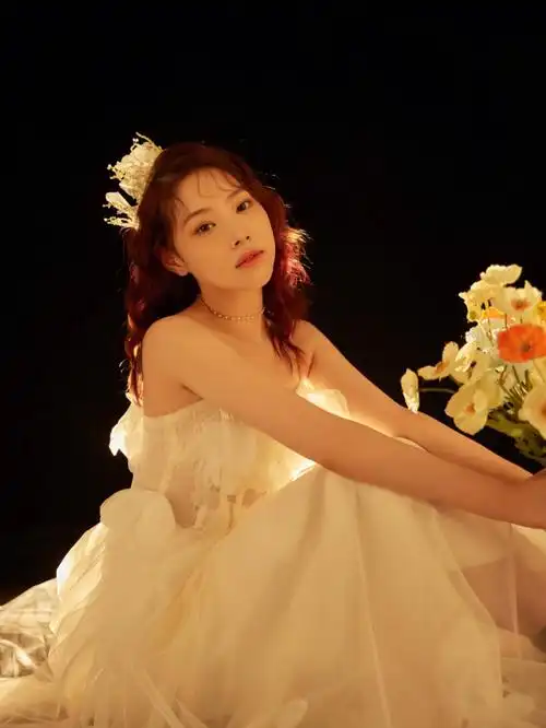 光影婚纱女孩子一定要拍的单人婚纱照