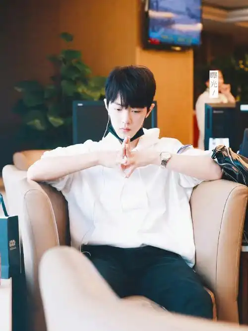 早安@x玖少年团肖战daytoy嘟嘴的肖战超可爱,好想亲#肖战