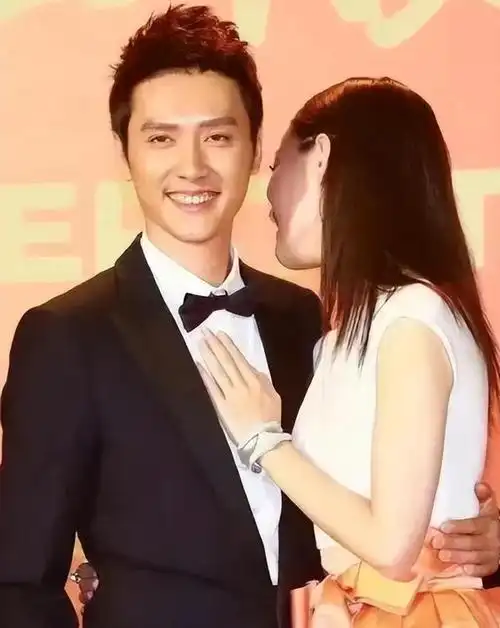 冯绍峰如今已不再年轻,再加上曾和赵丽颖结过一次婚,育有一个孩子,他