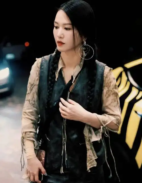 1天5瓜,唐鹤德回应恋情绯闻,金晨自拍照让人认不出,都是大瓜