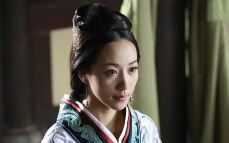 曹操 貂蝉 韩雪 发型