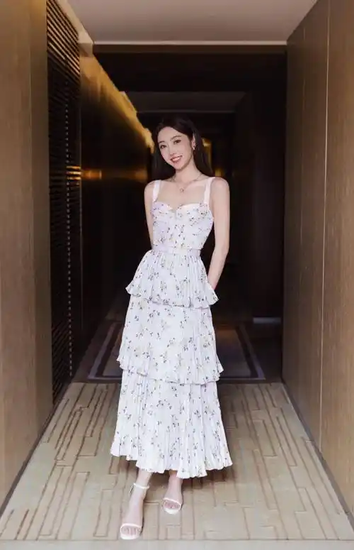 潮搭汇丨夏日百搭的一字带凉鞋_图片_来源_任敏