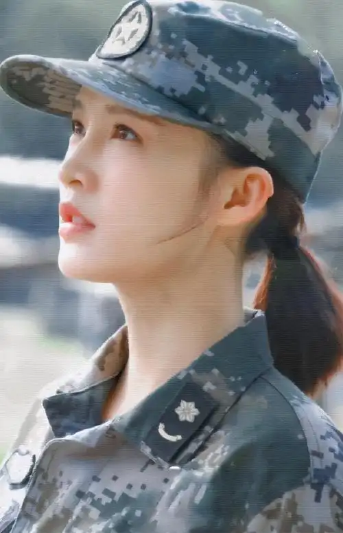 李沁的少女感绝了!香芋紫蝴蝶袖气质温婉,难怪成为直男女神