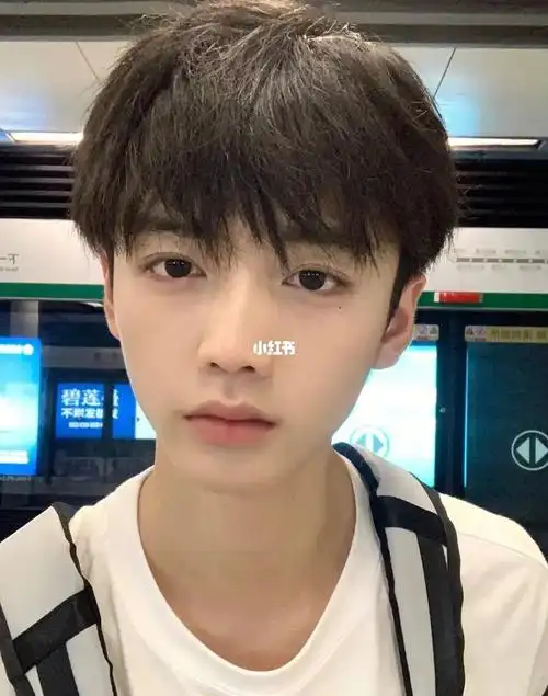 临沂男生发型设计自然微分碎盖/免打理  兴