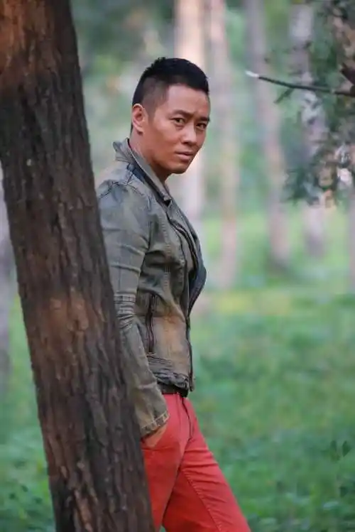 ">王小毅,本名王毅,1983年3月2日出生于河南省郑州市,中国内地男演员