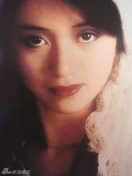 青春照相馆梅艳芳罕见旧照难忘那一刹的美好