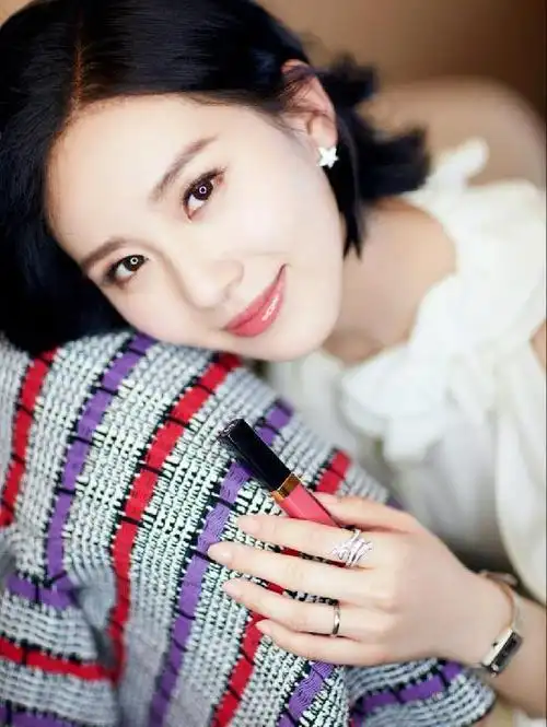 来自回族的这5位女星,个个靓条顺气质佳,谁的美丽惊艳到你?