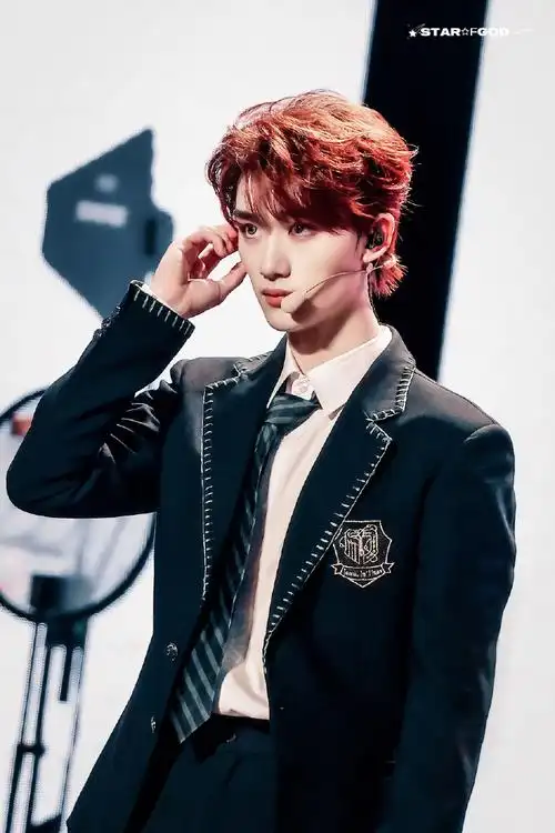 丁程鑫超话95#丁程鑫叁重楼暨出道四周年演唱会#飞机场的10:30-待