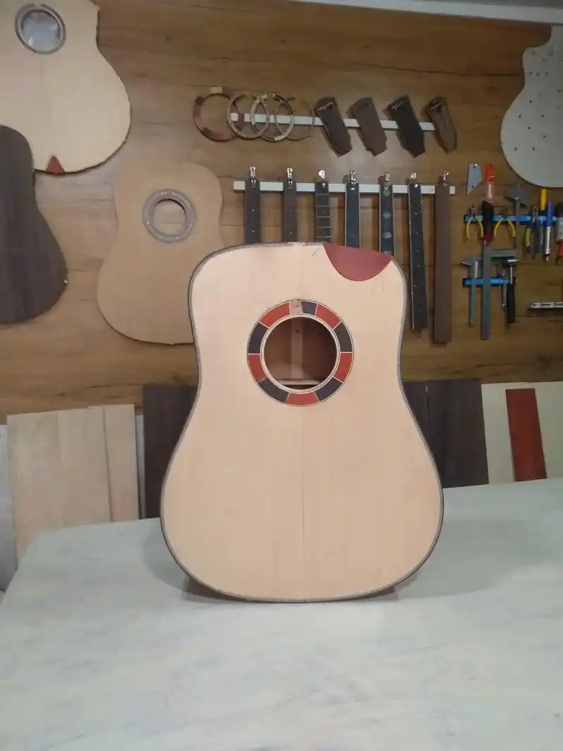 云衫桃花心半缺角全单#手工吉他制作 #吉他制作定制 #红松鸡 - 抖音