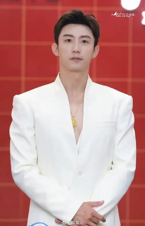 黄景瑜热成水光肌了