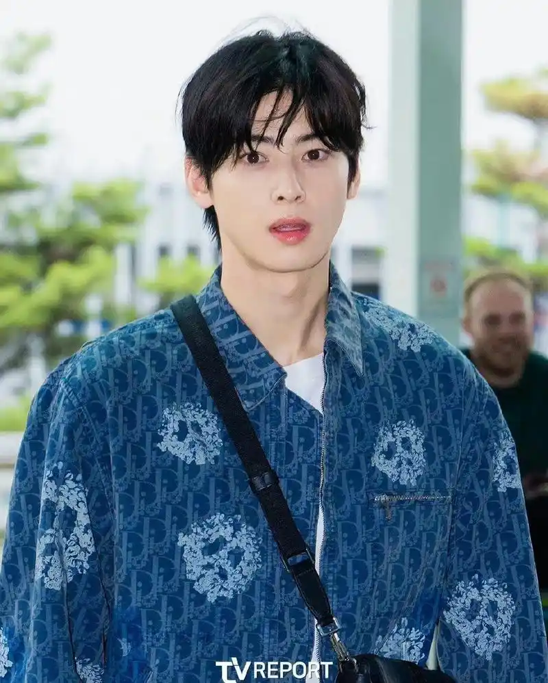 车银优最新机场生图.状态看着比上次好多了.