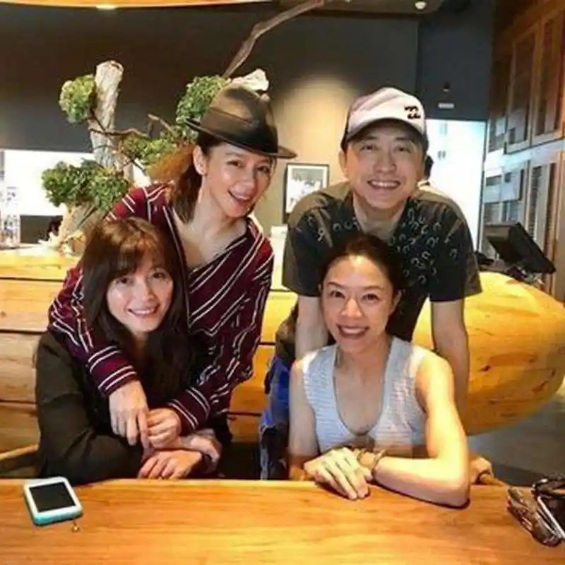 年近六十的庾澄庆再次当爸,张嘉欣二胎产子,为夫家再添一枚新丁