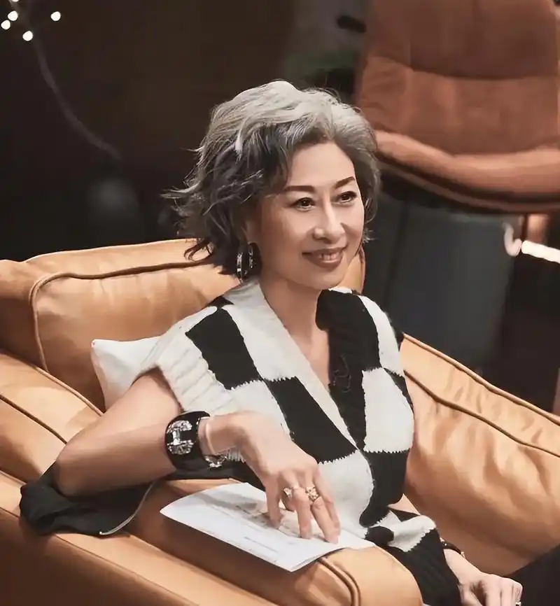 叶倩文的白发,林青霞的法令纹,治好了多少中年女人的容貌焦虑症