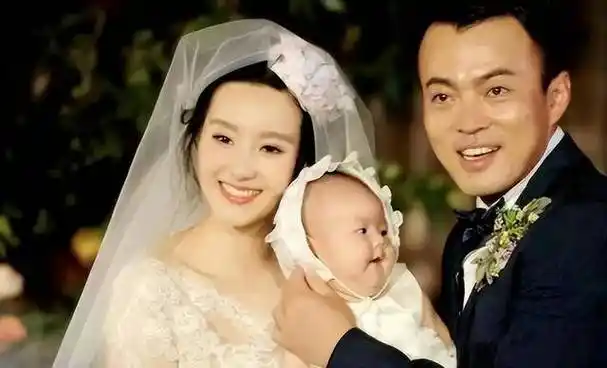 中最大的赢家,父亲是著名导演,妻子更是貌美如花_林家川_陈冰茵_和平