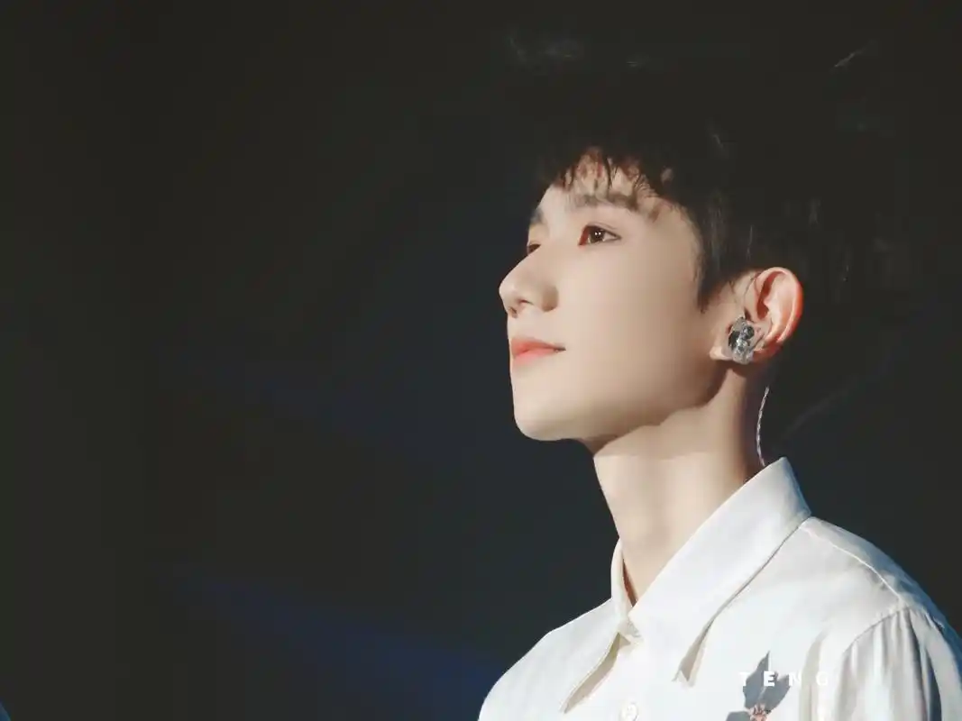 【王源 星星眼】 你眼眶里有海的宽梦的远