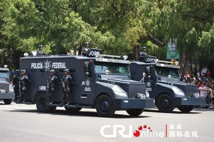 墨西哥举行独立200周年庆典阅兵式(高清组图)