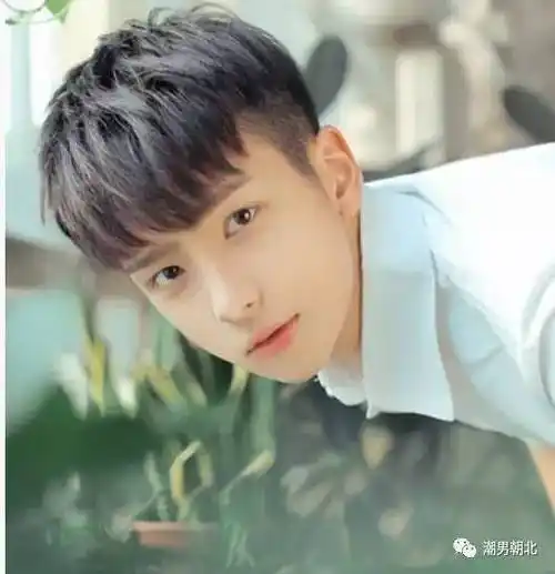 好看的男生帅气发型设计,相信女生对男生发型也是多有讲究的,而男生