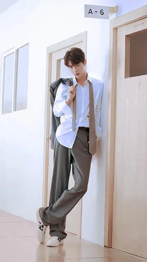 top级别的明星校服造型##肖战