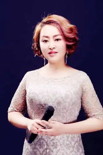 苏云新疆青年女高音歌唱家