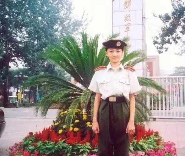 回顾徐璐:十三岁出道备受大导演照顾,好家世让她不怕不火