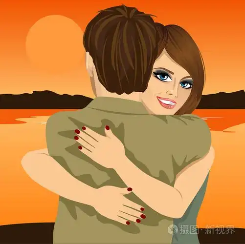 年轻的夫妇在日落黄昏中岸的拥抱