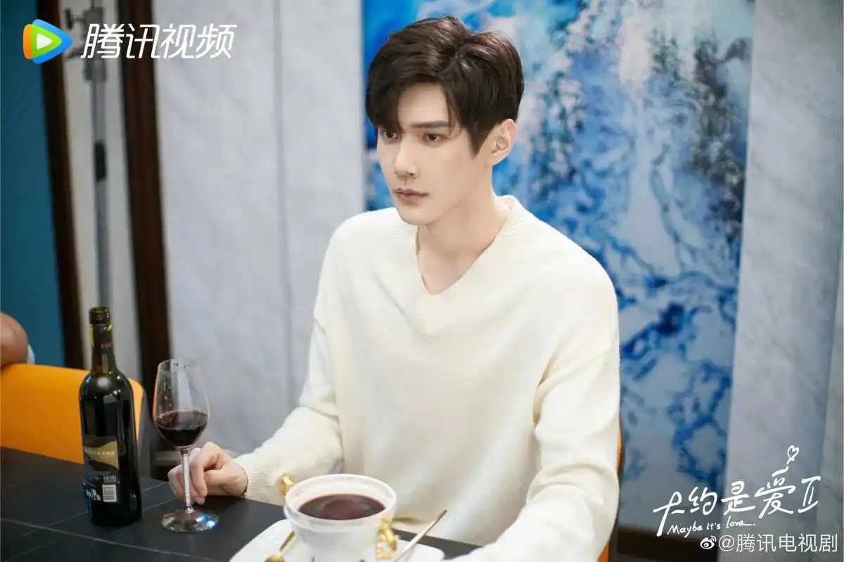 大约是爱2#新鲜剧照送上,今晚八点@腾讯视频 会员更新2集,更多精彩