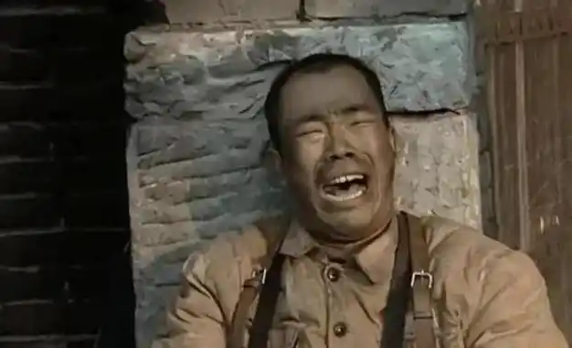 小米su7车主出门《亮剑》表情包火了!遗憾的是,扮演者已去世6年