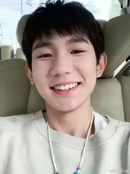 美出圈##王源#超甜的自拍三连 原来没见过系列