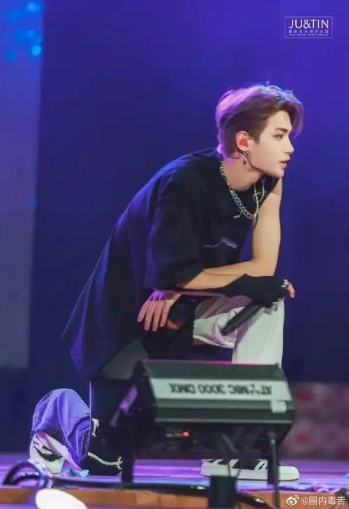 黄明昊音乐节舞台