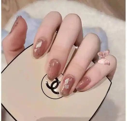 温柔风美甲,大气又耐看,日常通勤也超级合适!_网易订阅