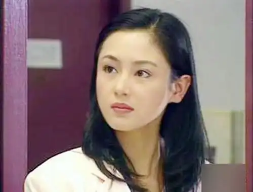 当"香港三美"遇上"内地三美",网友:差距一目了然_李嘉欣