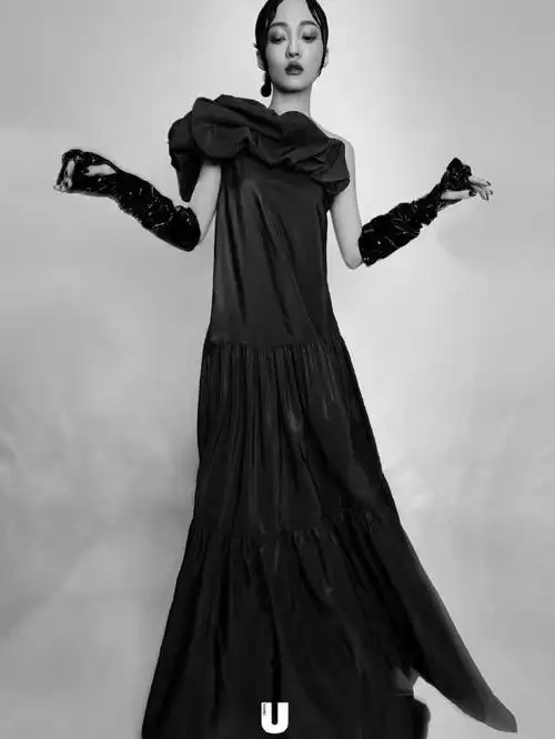 张韶涵最新时尚大片变身暗黑女王美得高级潮酷超级个性