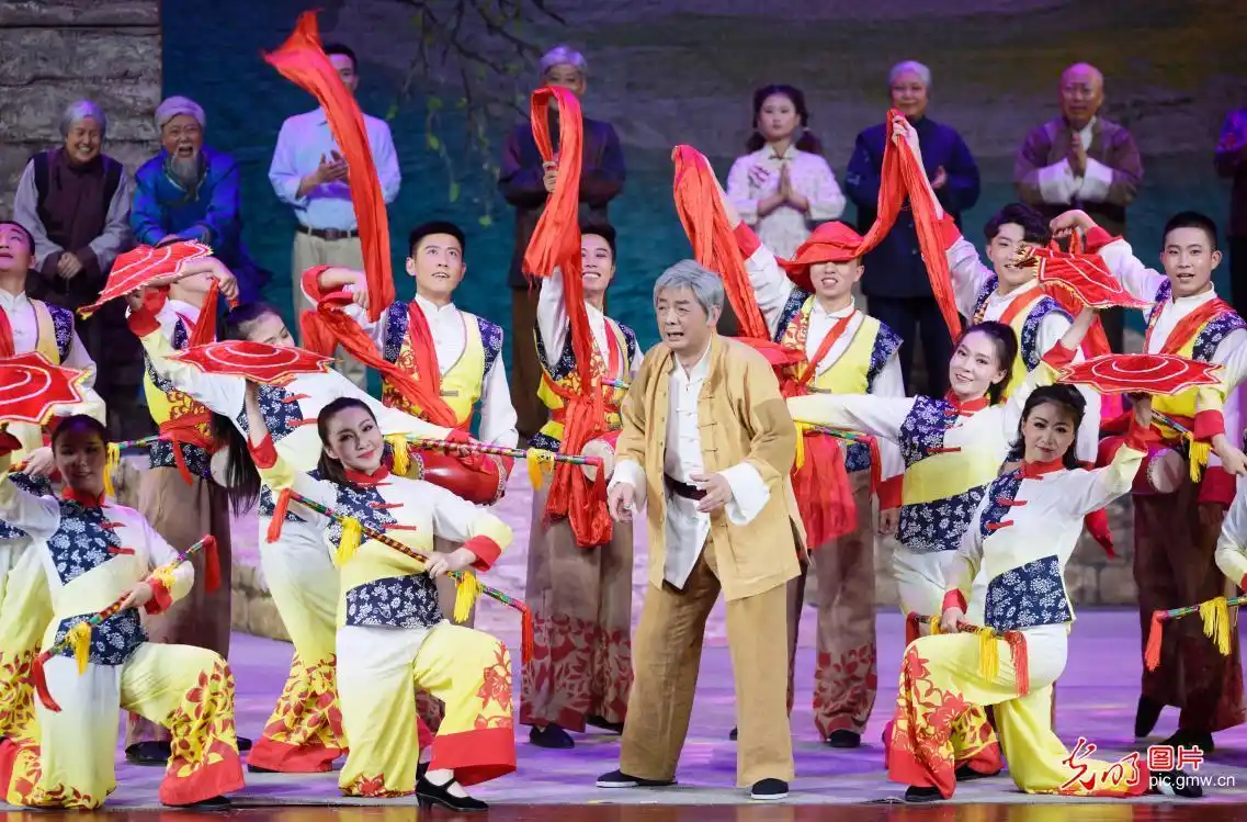 二人台现代戏《黄河恋》在呼和浩特首演 _光明网