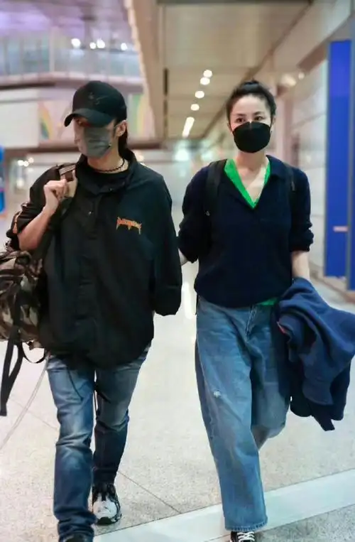 张柏芝谢霆锋复合#我怎么听不懂了,前段时间谢霆锋王菲不是还在机场