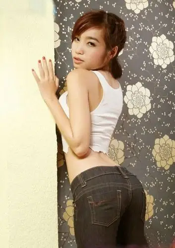 95后网络模特大多月入难过万 三成希望转网红