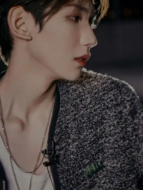 醉倒在王源的锁骨