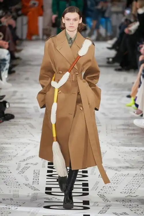 2019秋冬时装周上备受关注的10种大衣流行色