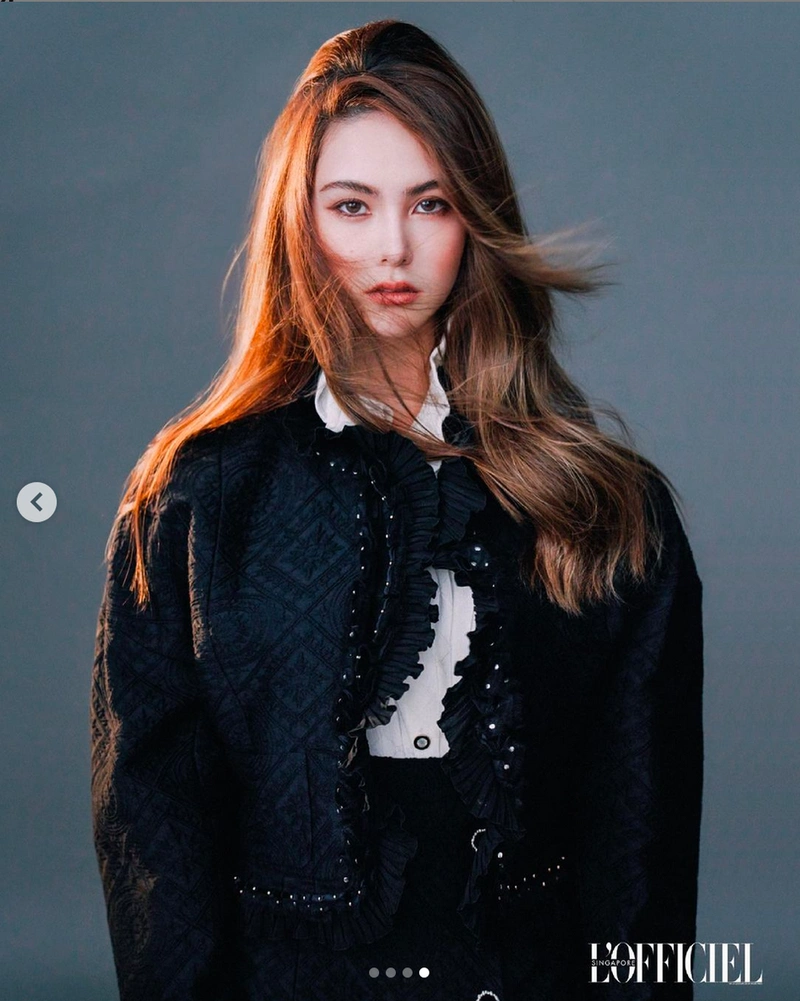 昆凌最新封面大片曝光身穿千鸟格裙完美演绎复古风