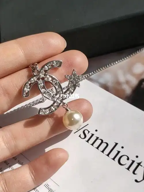 chanel香奈儿镶钻双c星星珍珠项链