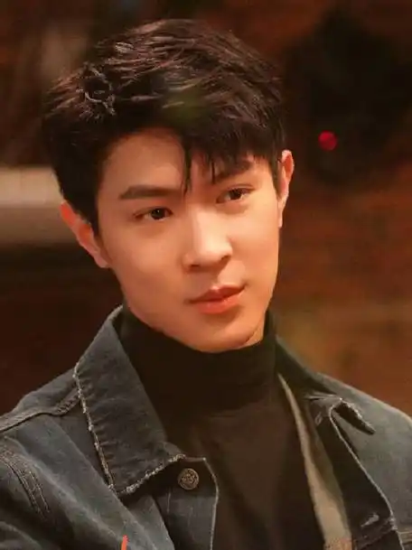 马伯骞偷偷藏不住庆生照