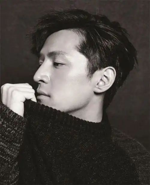[帅哥照片]帅哥演员胡歌黑白图片(1/3)-小虾米