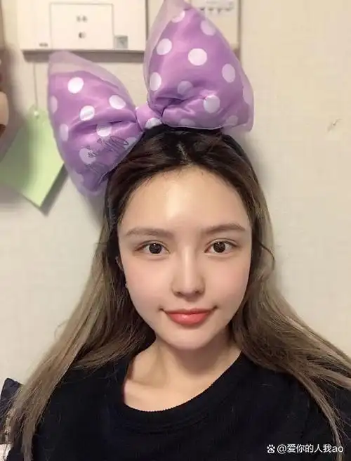 近日,罗志祥的女友周扬青在社交平台晒出自己的近照,引发网友广泛关注