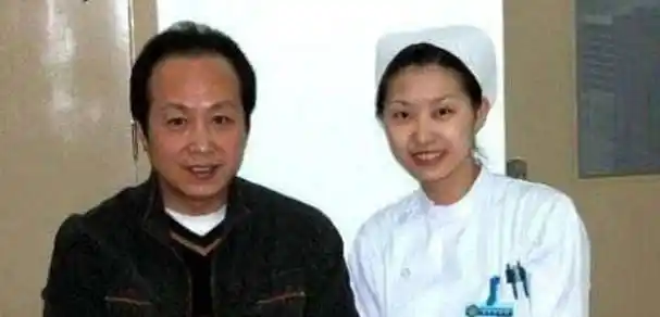 刘继红在罗京的葬礼上,难过地哭到昏厥,他与丈夫相处了近二十年,早已