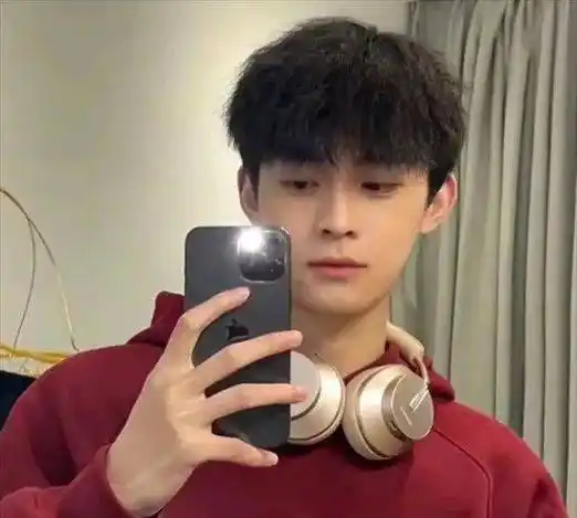 男生流行的烫发,时尚个性的钢夹烫,很好的修饰头型和提高颜值_发型