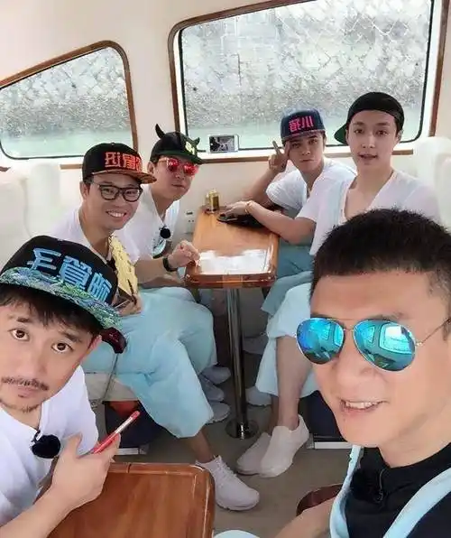 秒变尖下巴,喊话极限男人帮成员_黄渤_张艺兴_罗志祥